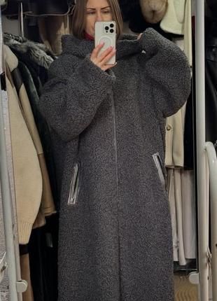 Двухсторонняя зимняя теплая эко дубленка для женщин и девушек. цвет графит с капюшоном и молнией. искусственный мех