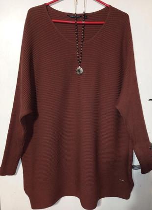 Трикотажный в рубчик удлинённый свитер с пуговицами на манжетах батал my wear