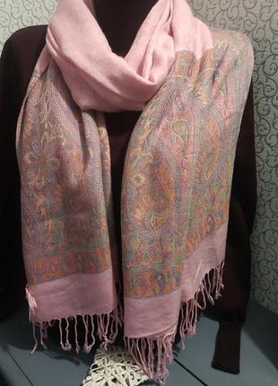 Розовый шарф палантин.