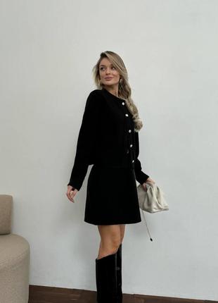 Жіночий костюм спідниця та кардиган з ґудзиками