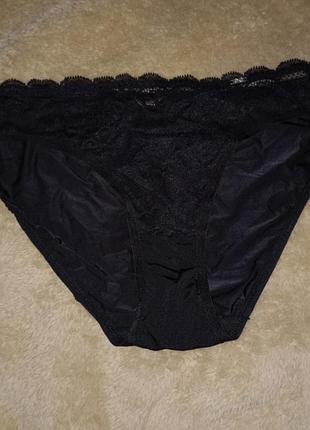 Трусики спереди красивое кружево, сзади эластан мягкий