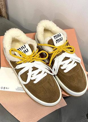 Женские замшевые зимние кроссовки с мехом