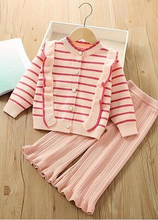 Невероятно красивые и элегантные костюмы, очень красивая вязка, не кусающая к телу