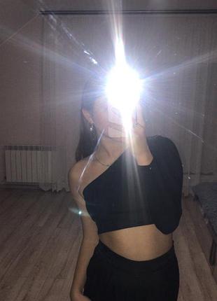 Топ boohoo на одне плече