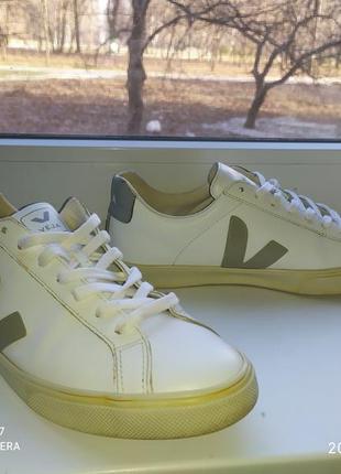 Женские кожаные кроссовки veja 38 р.