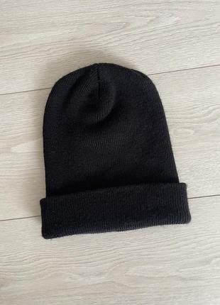 Базова чорна безшовна шапка біні