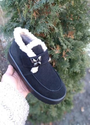 Ботинки женские черные замшевые с барашком на липучке зимние