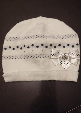 Шапка молочного цвета с бантом arctic