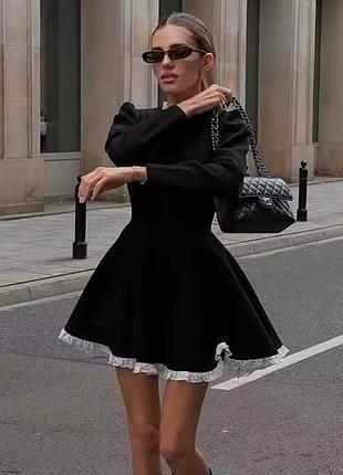 Трикотажне плаття декорована мереживом