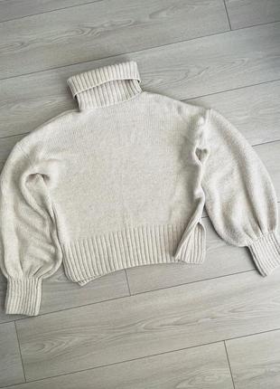 Теплий мʼякий светр молочного кольору