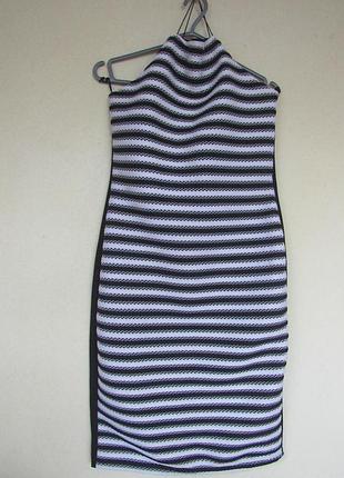 Красивое платье миди с открытой спинкой фактурная ткань от lipsy