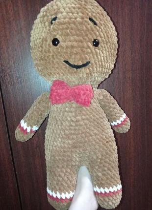 Вязаная новогодняя плюшевая игрушка пряник