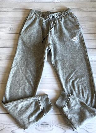 Серые спортивные штаны nike