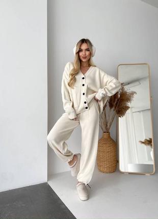 Костюм оверсайз, джемпер и палаццо