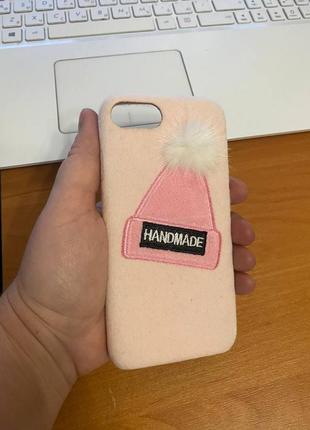 Iphone (айфон) 7/8 чехол новогодний, зимний розовый пластик, мех сверху с шапочкой