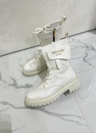 Жіночі білі черевики