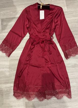 Новий атласний халат жіночий домашній з мереживом