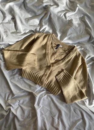 Стильный бежевый акриловый укороченный кардиган на пуговицах h&m
