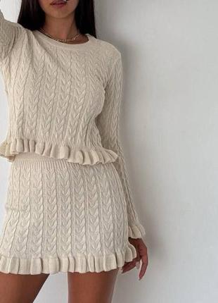 Женский вязаный костюм двойка с рюшами - укороченная кофта + юбка мини