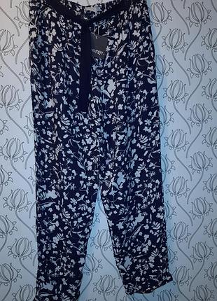 Стоковые летние брюки из вискозы