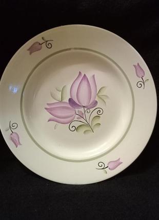 Тарелка фаянс дома для вторых блюд с тюльпанами