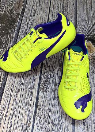 Футбольные бутсы puma для мальчика. размер 38