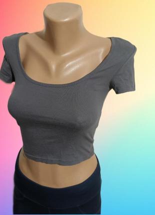 Топ, короткая футболка, разграждающий летнюю одежду