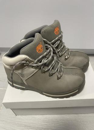 Серые кожаные ботинки в идеальном состояние timberland