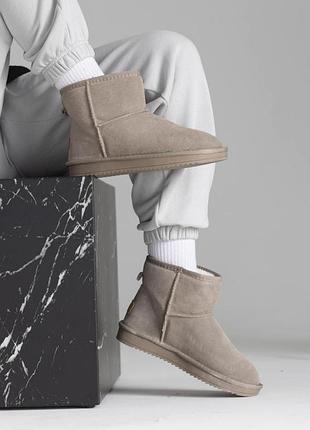Жіночі чорні короткі уггі ugg, жіночі зимові уггі ugg mini, жіночі теплі міні уггі на платформі