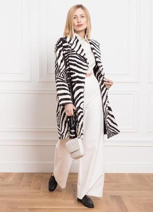 Пальто принт зебра   в анімалістичний принт10 фото