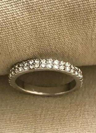 Красивая кольца в камушочки цирконы