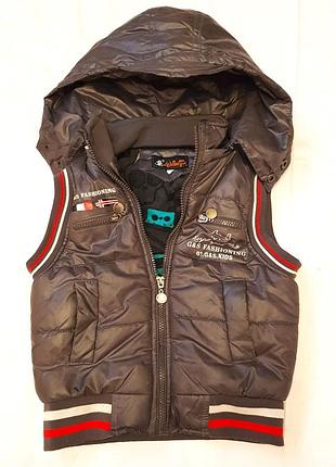 Жилетка очень теплая.