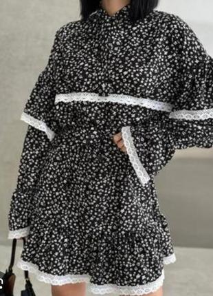 Сукня в принт з рюшами
