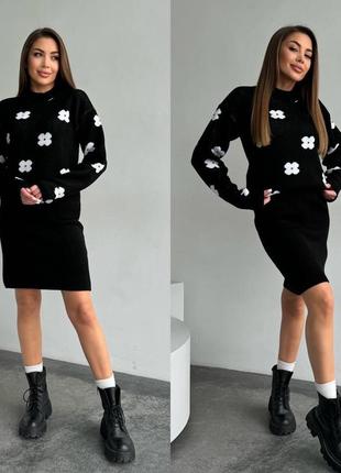 Жіночий вʼязаний костюм зі спідницею