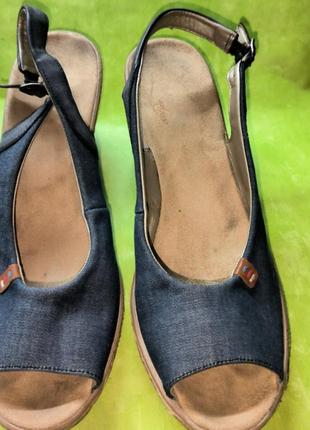 Гарні німецьки джинсові жіночі босоножки rieker , р.41