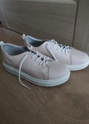 Кожаные кроссовки