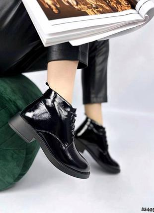 Черевики лаковані класичні