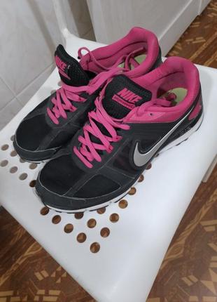 Жіночі кросівки