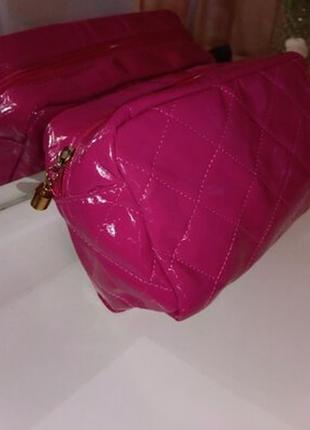 Косметичка лакированная новая из ничечихи