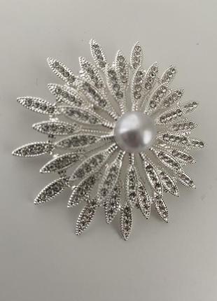 Брошь. невероятно сверкает. новый. прекрасный подарок