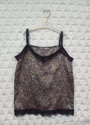 Атласная майка с гипюром леопардовая