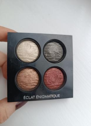 Тіні chanel piccolo box lid is damaged