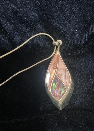 Кулон на цепочке натуральный перламутр гелиотис