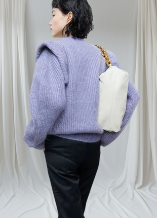 Свитер интересного кроя