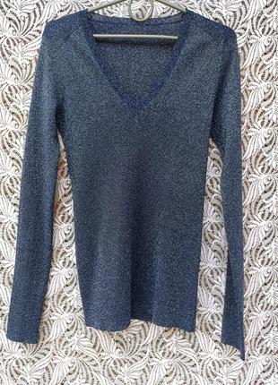 Стильный свитер с серебряной нитью