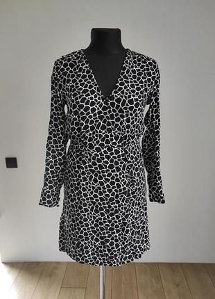 Цікава сукня з ґудзиками