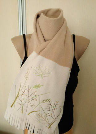 Мягкий шарф с вышивкой
