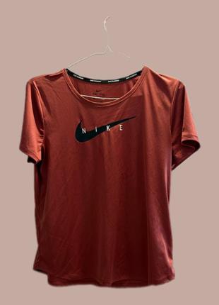 Футболка женская nike training