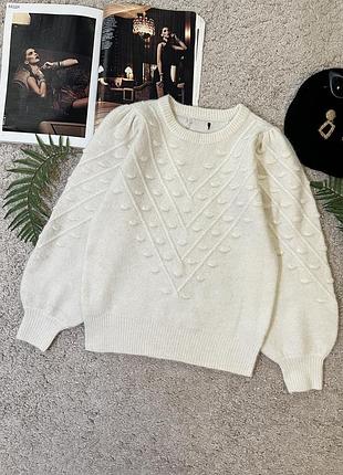 Ніжний об'ємний светр з візерунком №490/2