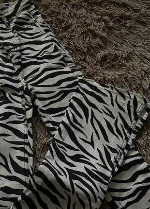 Штани в принт bershka
